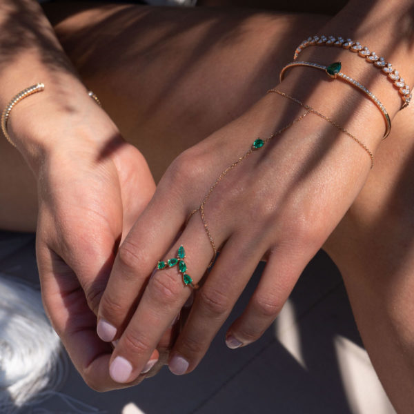 Bracelet de main et bague Just Joy Spring or 18 carats tourmalines vertes - Bracelet Victoire Triomphe