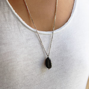 Collier Stone avec spinelle noire en or blanc ou argent